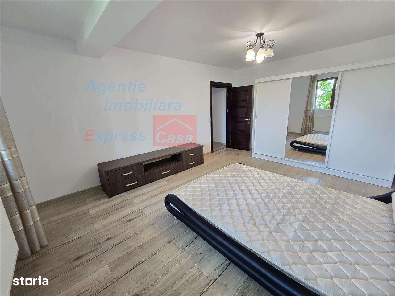 Super oferta! Apartament 3 camere, etaj 1, zona Palas Mall-2
