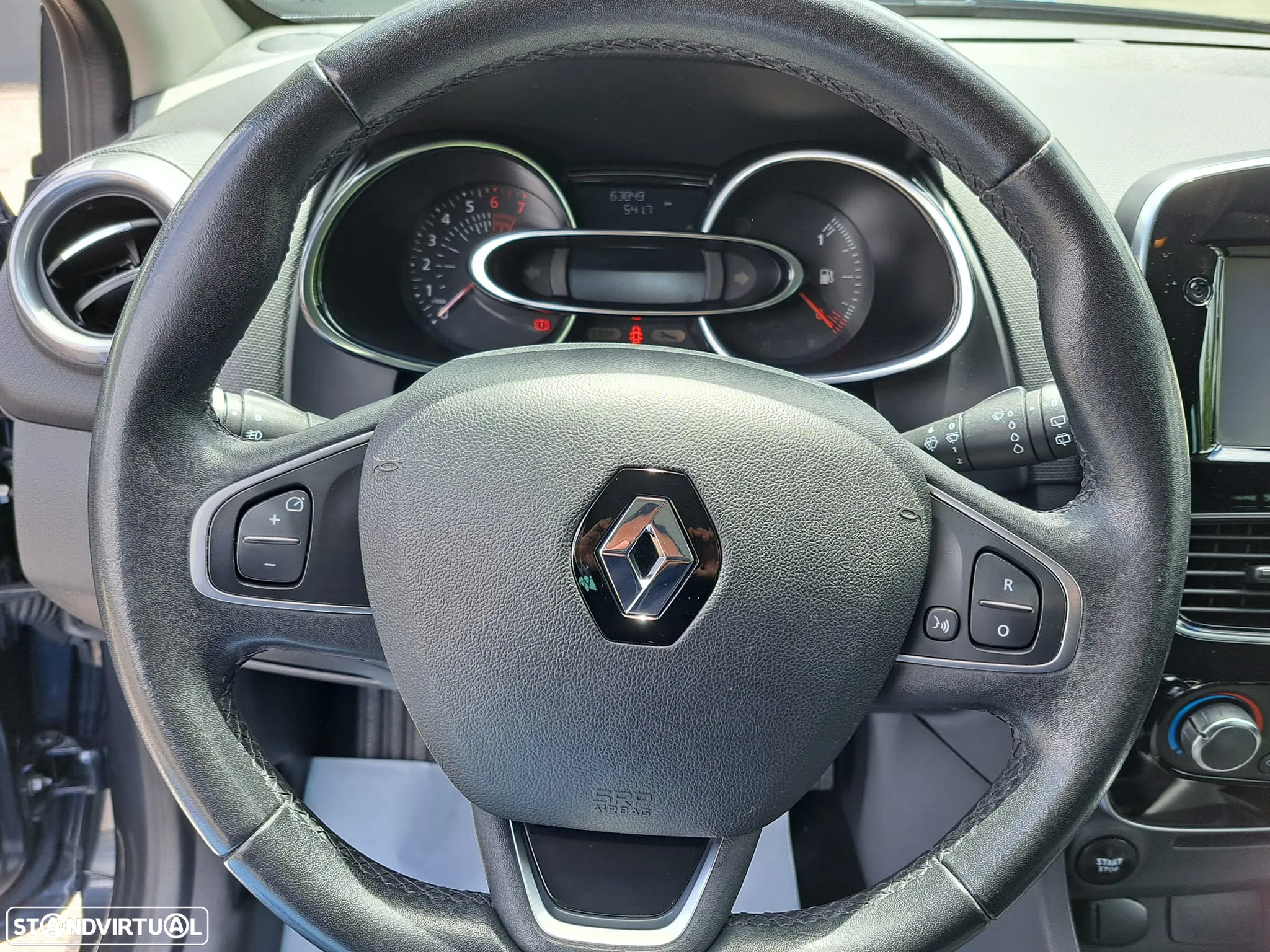 Renault Clio 0.9 TCe Limited - 29
