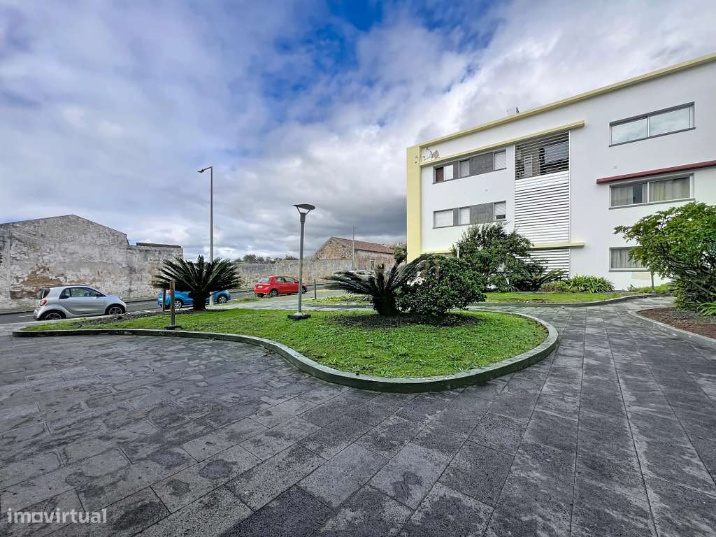 Oportunidade Única: Venda de Clínica em Pleno Funcionamento na Lagoa –-51