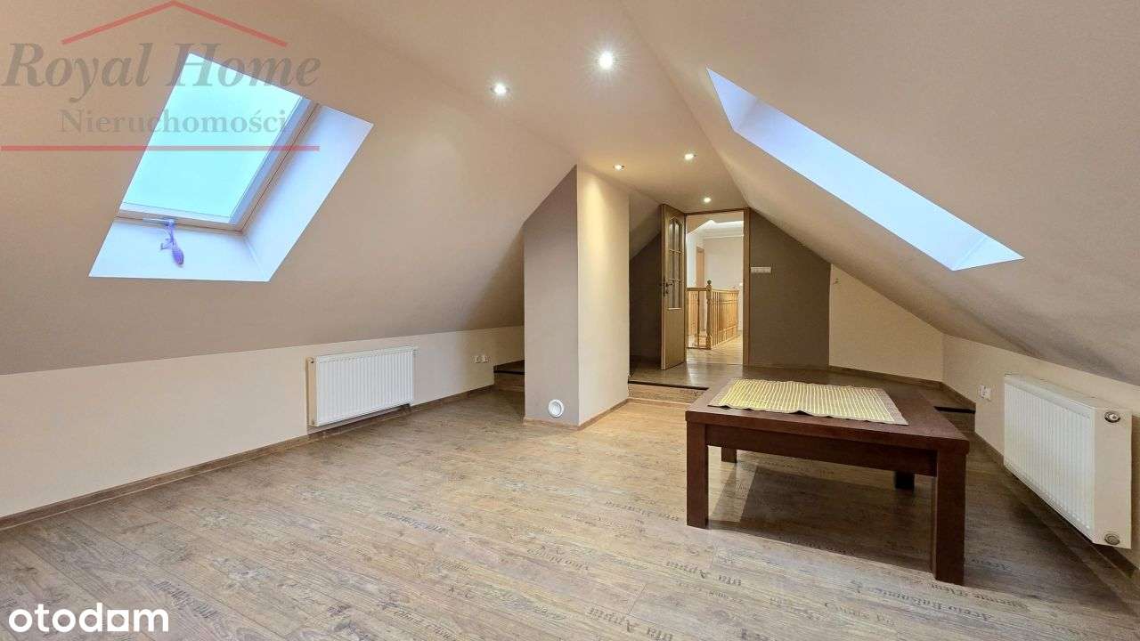 Przestronny, b. ładny, zadbany wolnostojący dom.-14