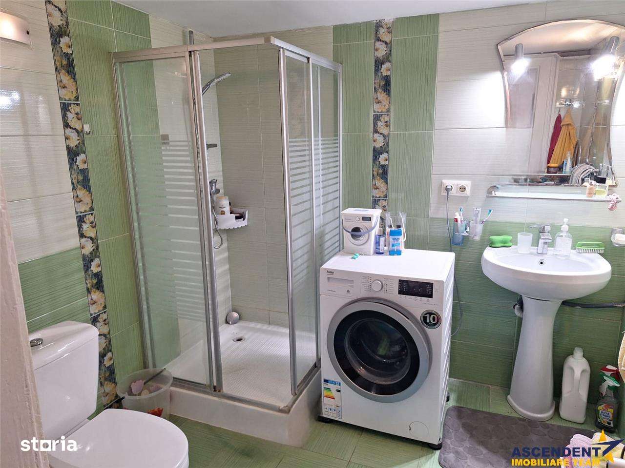 Casa Bartolomeu, pe doua nivele, stil deosebit, curte comuna - Imagine principală: 5/18