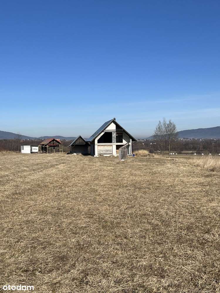 Widokowa działka z rozpoczętą budową-1