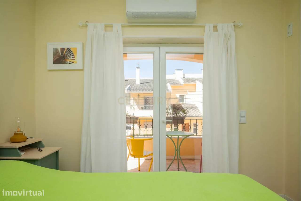 Moradia remodelada de 6 assoalhadas Exclusiva no Estoril-21