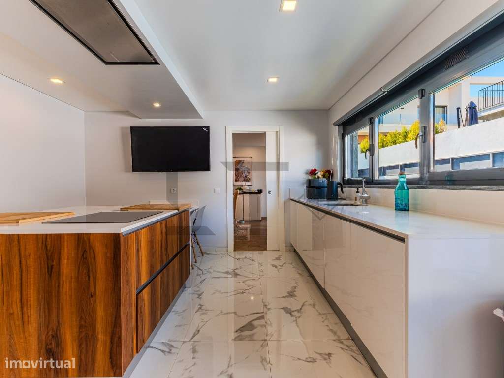 Fantástica Moradia T4 Moderna com Vista Mar, Jardim e Estacionament...-52