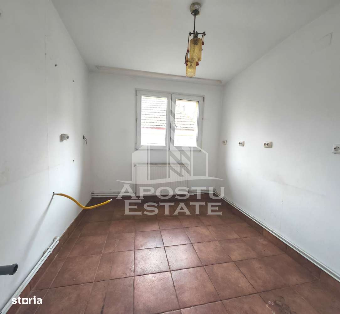 Apartament cu 2 camere, decomandat, centrala proprie, Torontalului - Imagine principală: 5/9