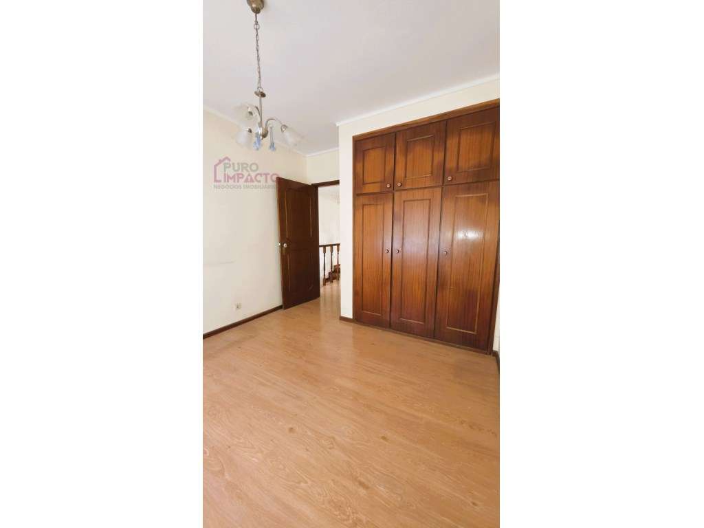 Prédio com T2 + Espaço Comercial | Duas Entradas Independentes | Po...-6