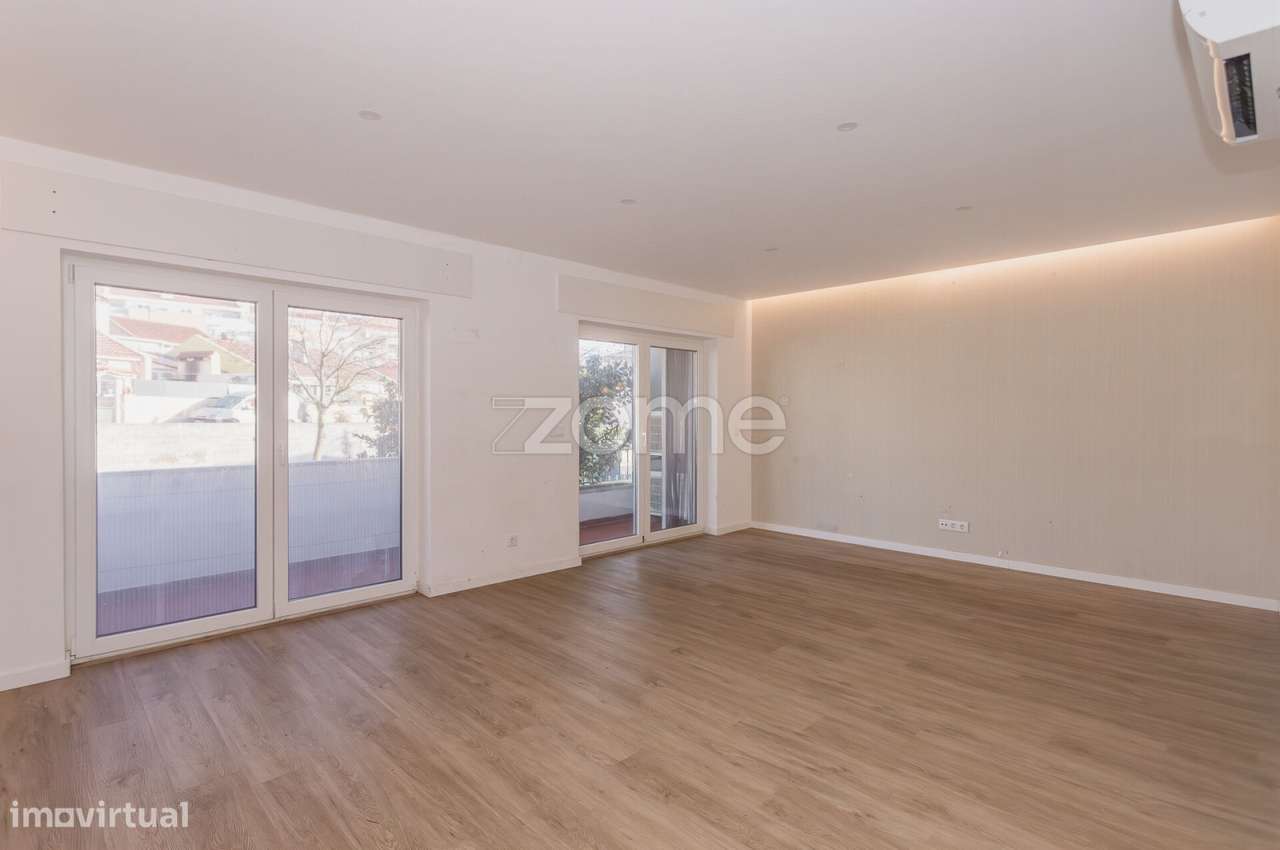 Moradia T3, com garagem e jardim na Parede - Grande imagem: 3/23