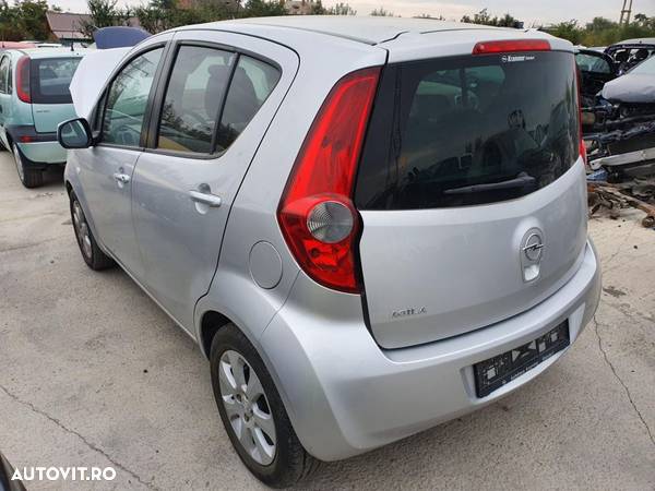 Dezmembrez Opel Agila 2010 1.2 benzină - 2