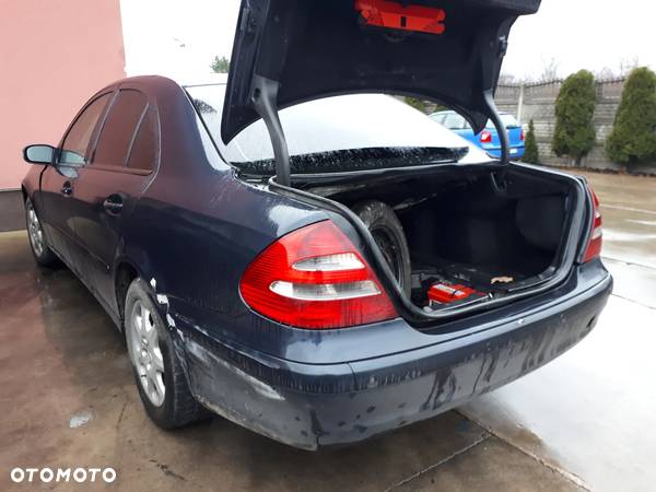 MERCEDES W211 3.2 CDI 02-06 OM648 BŁOTNIK PRZÓD PRZEDNI LEWY C189 - 6