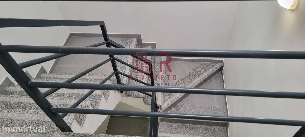 Apartamento T2, Novo, com suite e garagem dupla-20