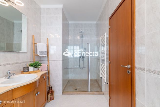 Moradia Geminada T4 com churrasqueira na Marinha Grande - Leiria-45