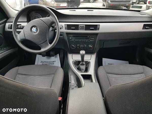 BMW Seria 3 318i - 13