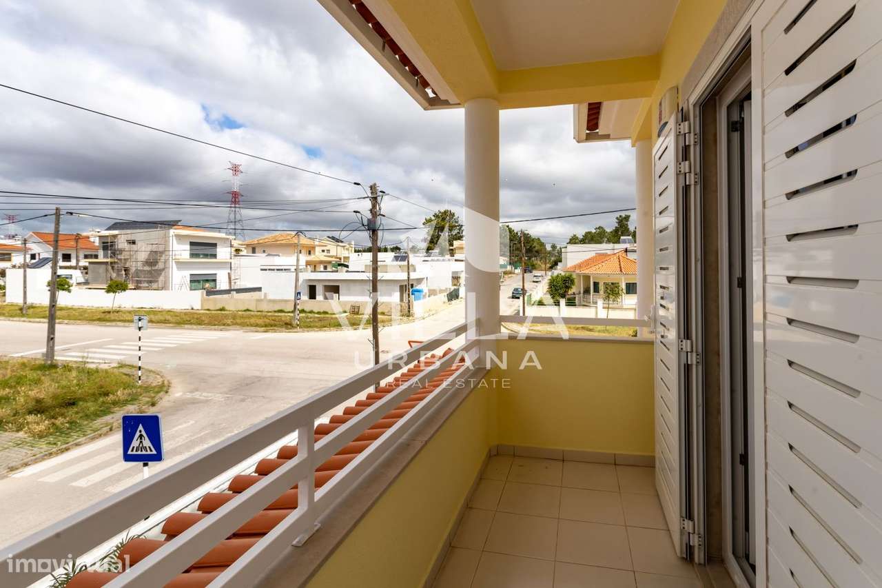 Moradia Isolada T4 em Valadares-45