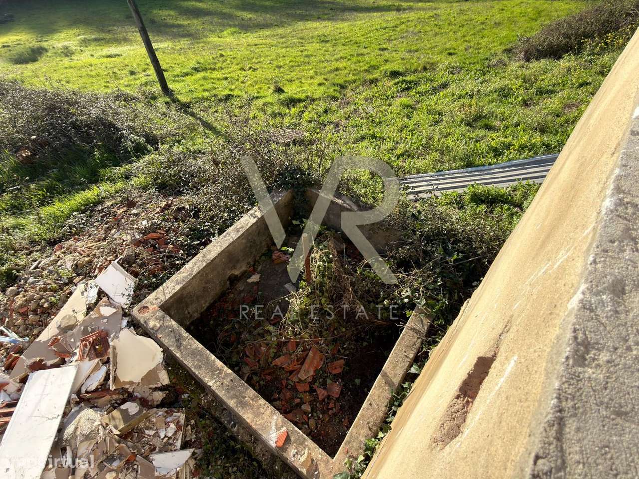 Moradia para Remodelação com Terreno Generoso em Ourém-9