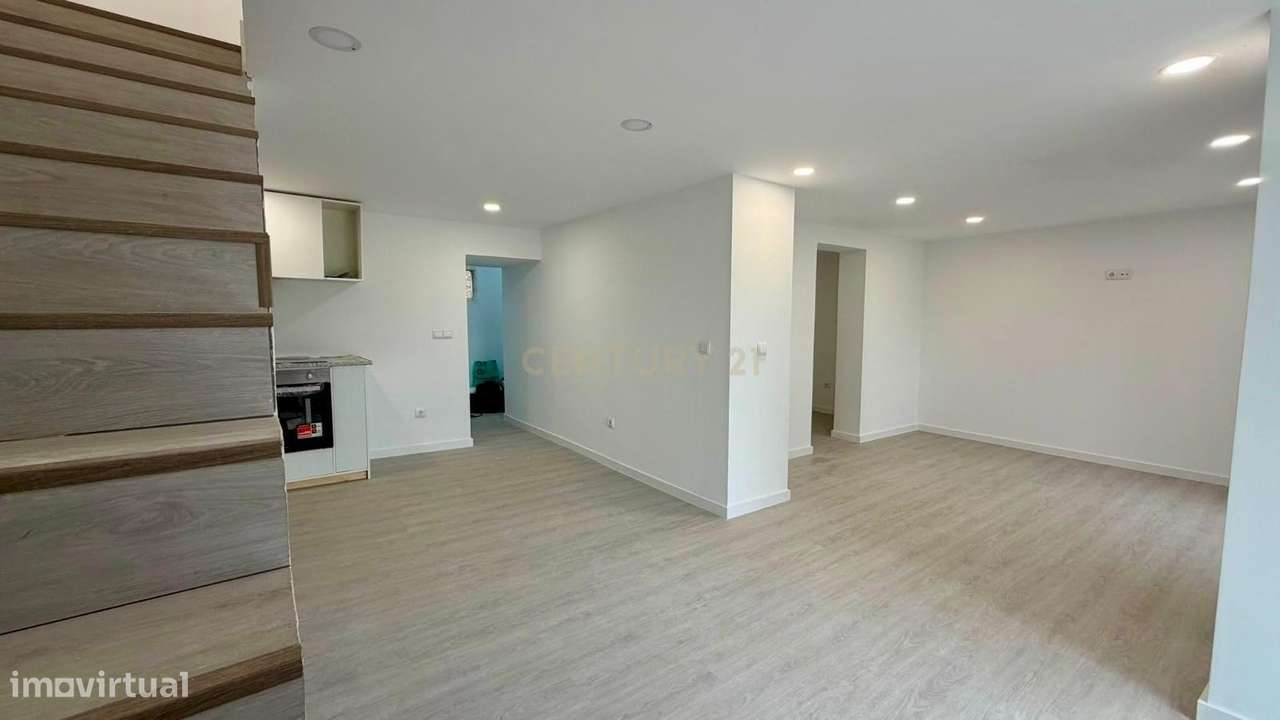 Moradia T2+1 Totalmente Renovada em Montemor-o-Velho-4