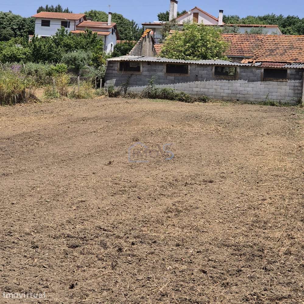 Terreno com viabilidade de construção no centro da vila – Ferreira do-13