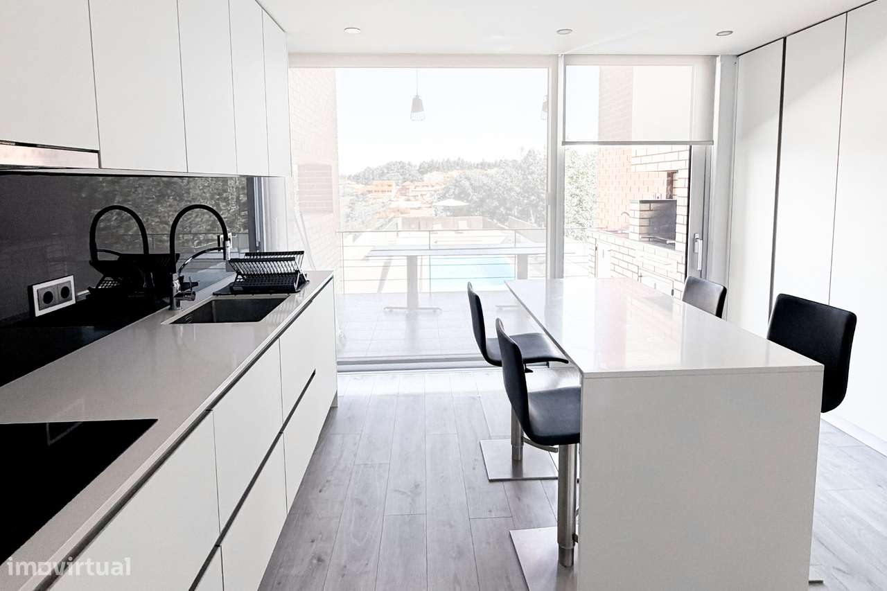 Moradia T4 com Piscina e Terreno em Oiã-5