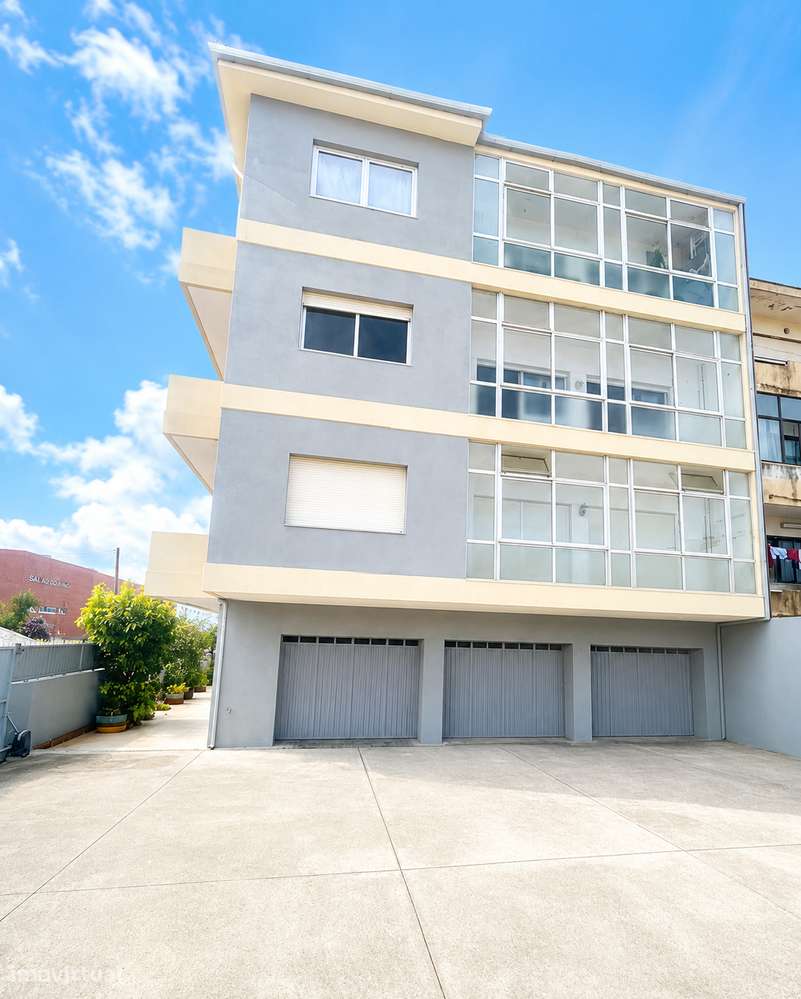 T2 com varanda, garagem e segurança em São Mamede-11