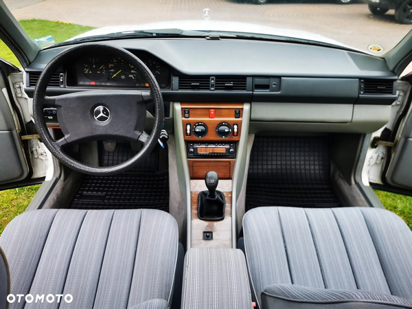 Mercedes-Benz W124 (1984-1993) - 29