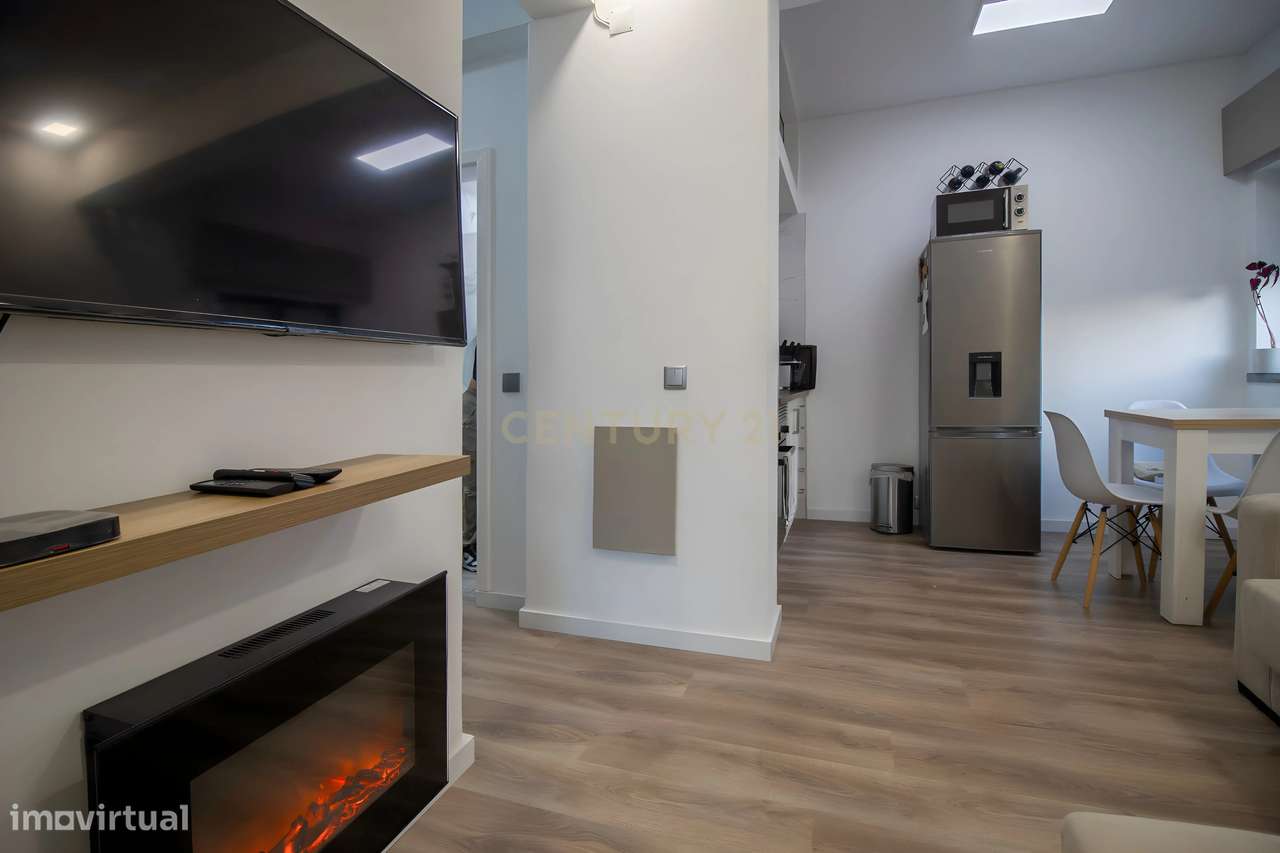 Apartamento T1 em Corroios, Seixal - Oportunidade Única!-0