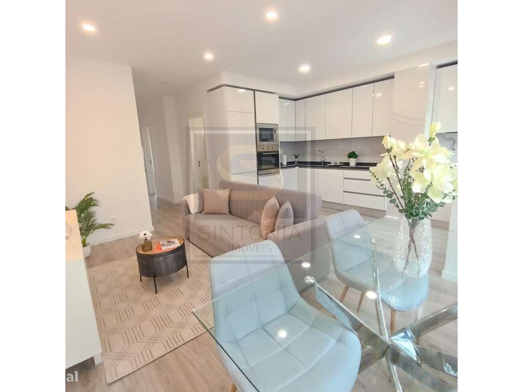 T3 Renovado na Penha de França - Zona Central e Turística-0