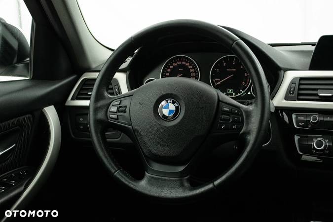 BMW Seria 3 318d - 14