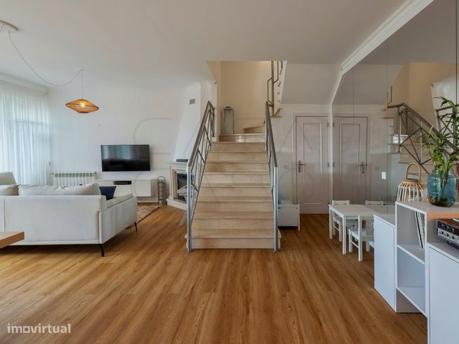 Moradia geminada T4 na Prestigiada Zona de Soltroia Rio-16