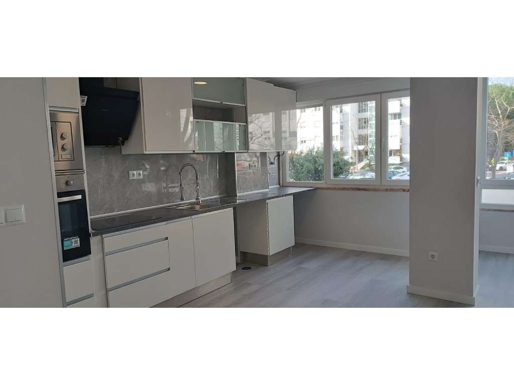 Apartamento T2 Totalmente Remodelado - Oeiras - Figueirinha-5