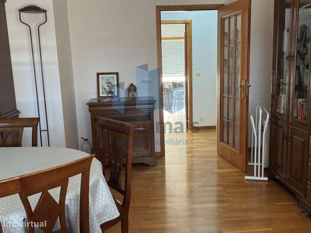 Arrenda-se apartamento T2 mobilado, junto Portugal dos Pequenitos - Grande imagem: 5/15