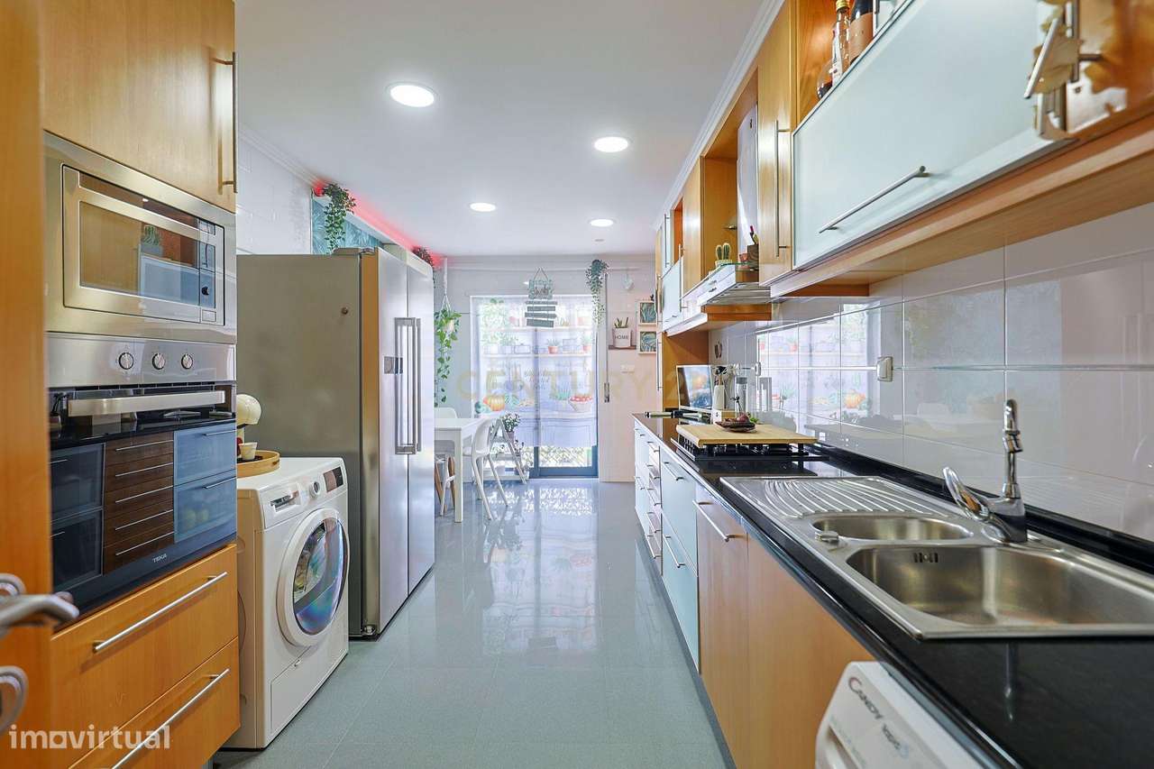 Apartamento T2 com Garagem, no Parque Luso em Corroios.-19