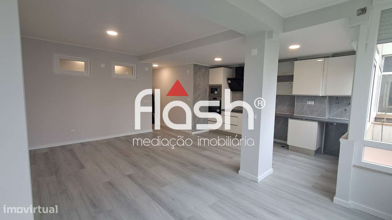 T2 Remodelado com elevador e arrecadação na Figueirinha-Oeiras-5