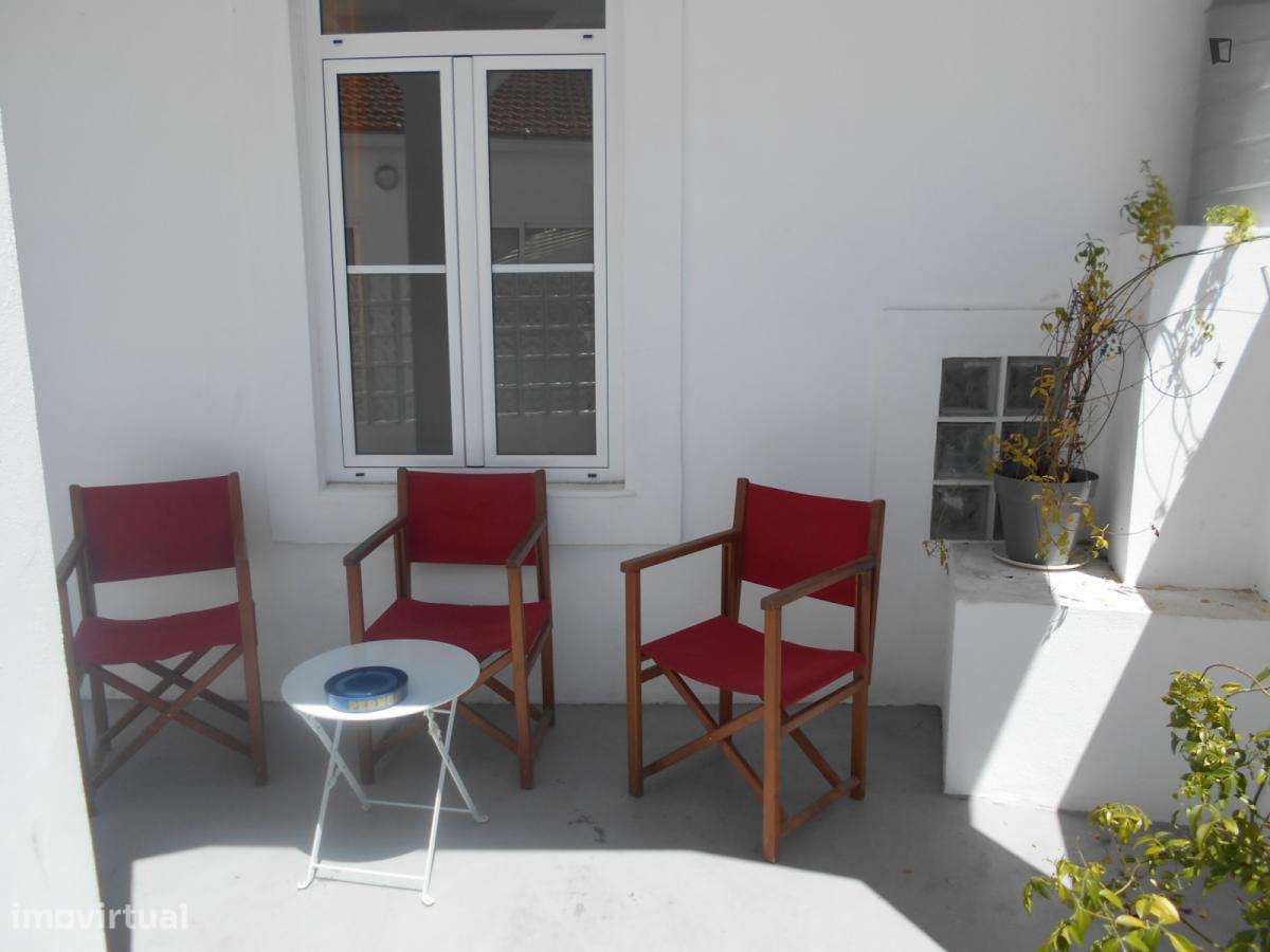 Quarto - localizado em Baixa Coimbra - Grande imagem: 4/6