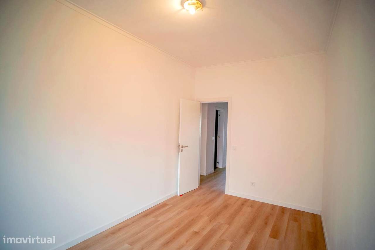 Excelente Apartamento T2 Remodelado – Paio Pires-16