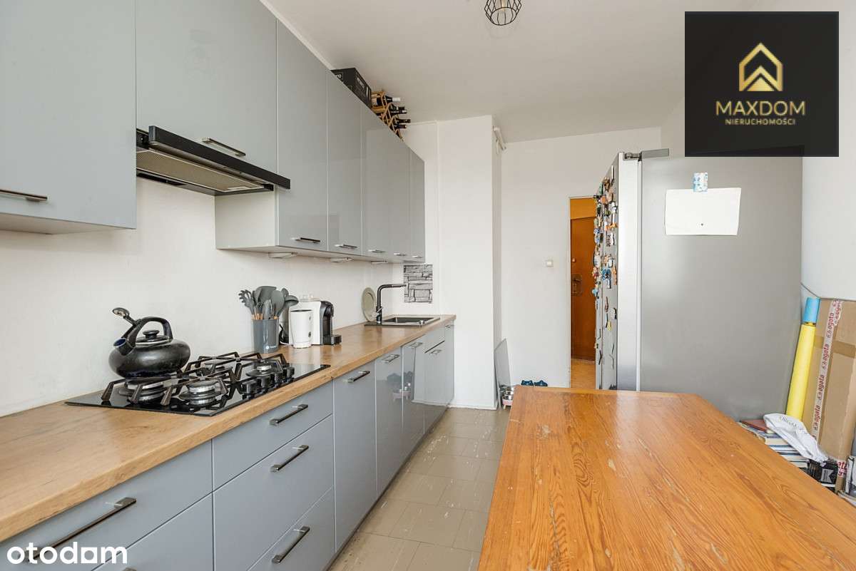 Przy samym wejściu do Metra Płocka + parking-3