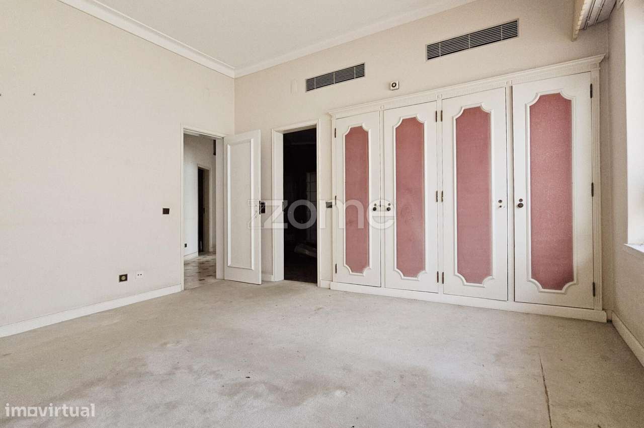 Moradia rara para Reabilitação – Vista Mar | São Pedro Estoril-22