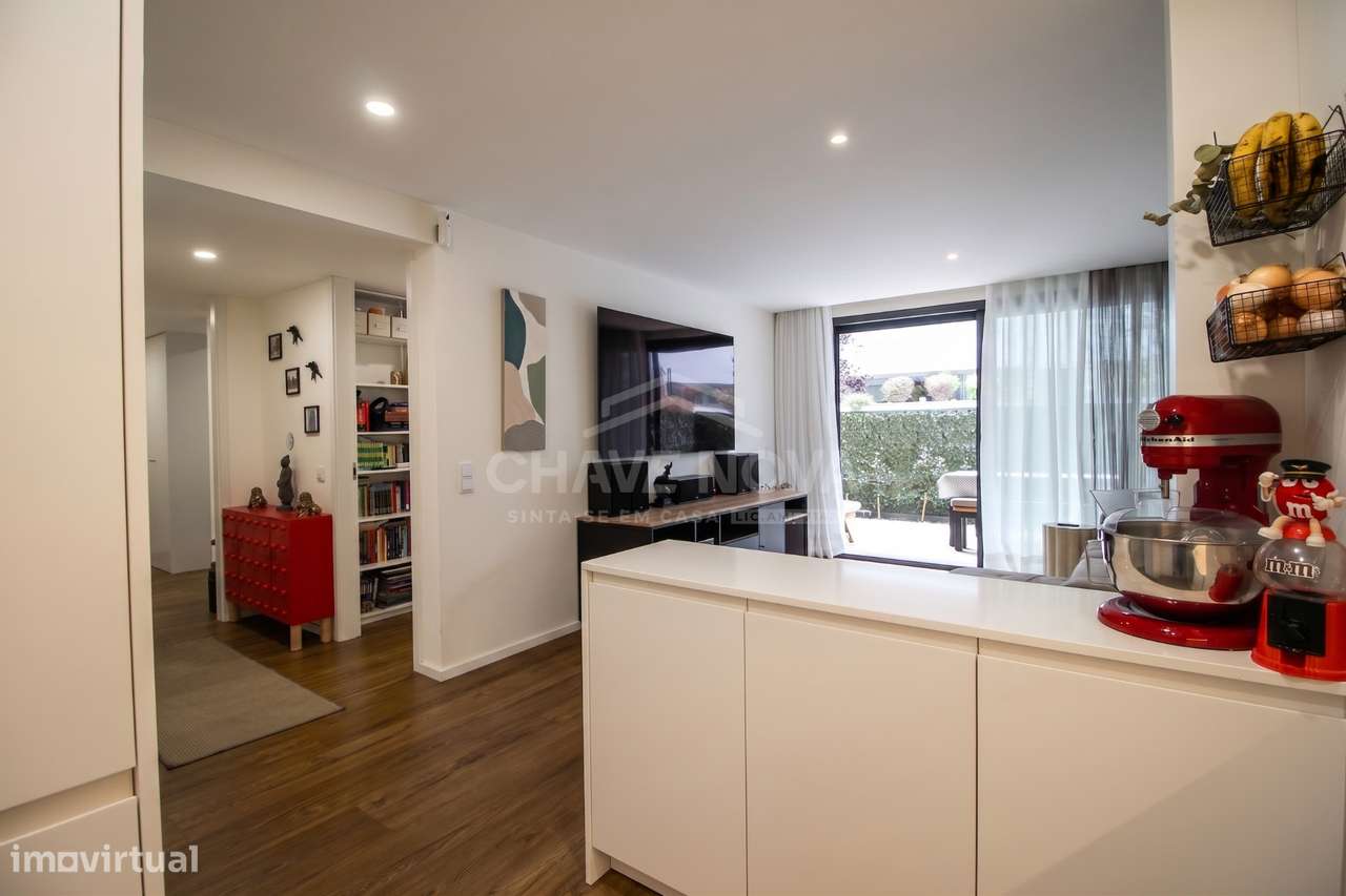 T2 Como Novo c/ Terraço em Santa Marinha (Candal)-5