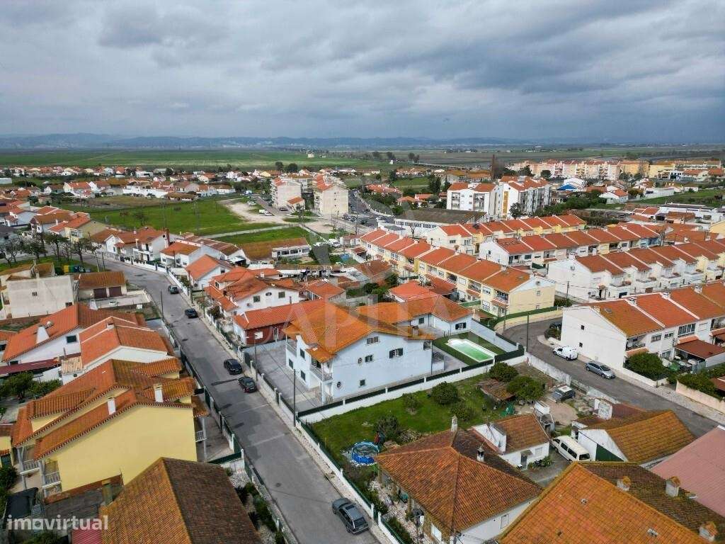Moradia T3 com Piscina, Furo e Garagem para Vários Veículos - Grande imagem: 4/60