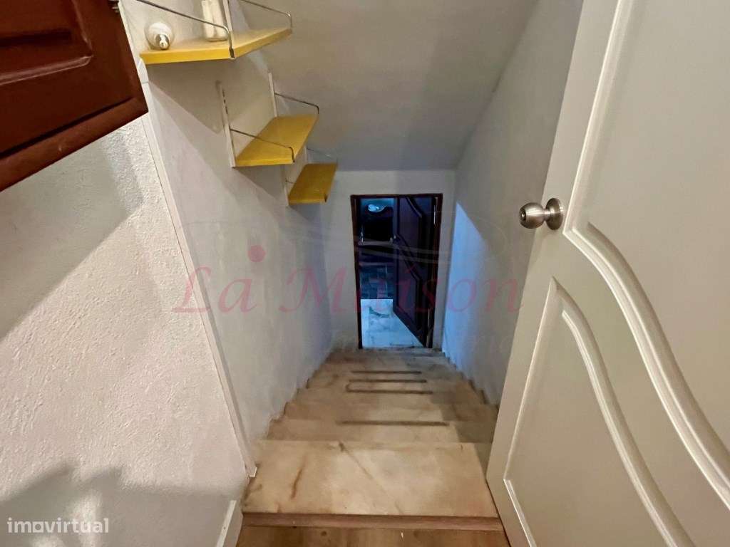 Moradia V4 Duplex no Centro de Loures-13