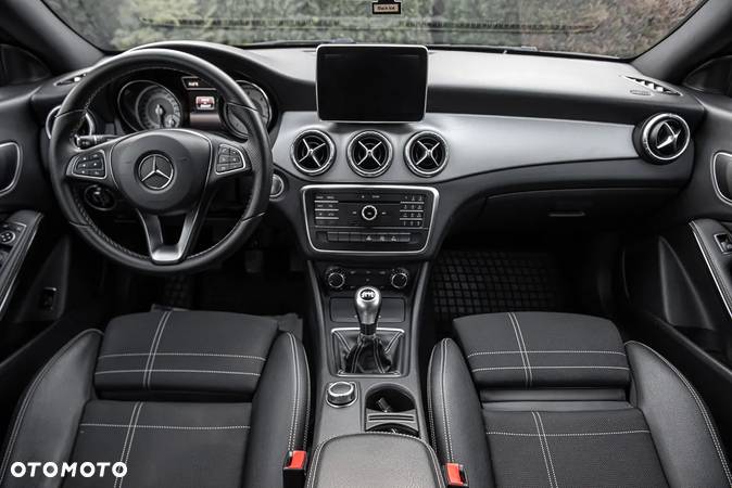 Mercedes-Benz CLA Shooting Brake 180 d AMG Line - 25