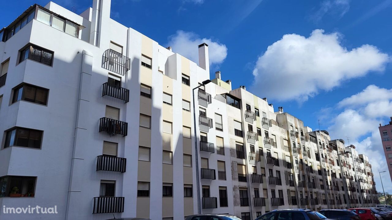 Óptimo T2 na Rinchoa com excelente exposição solar nascente-poente