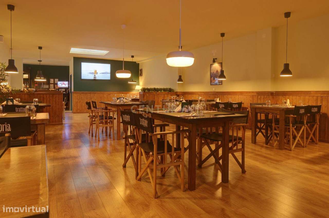 Restaurante "Trattoria"  totalmente equipado e a funcionar. - Grande imagem: 2/15