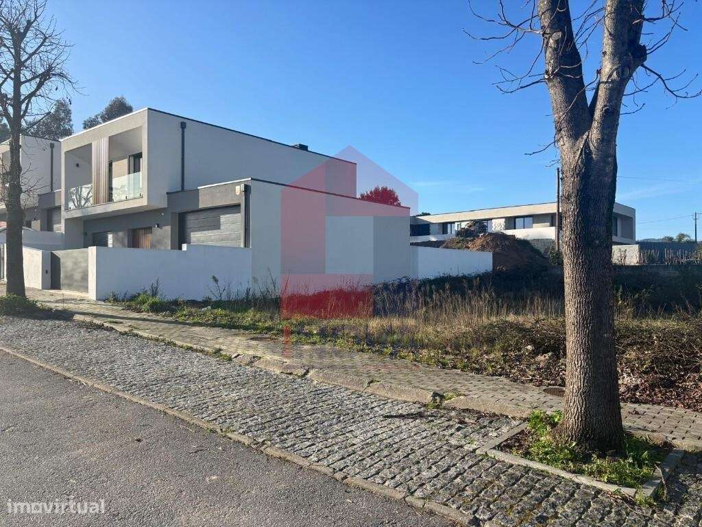 Moradia V3 Unifamiliar em ESTRUTURA, Vila Verde - Grande imagem: 3/27
