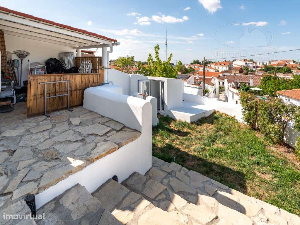 Entre o Castelo e a História | Moradia T2 com Jardim e Garagem no C...-20