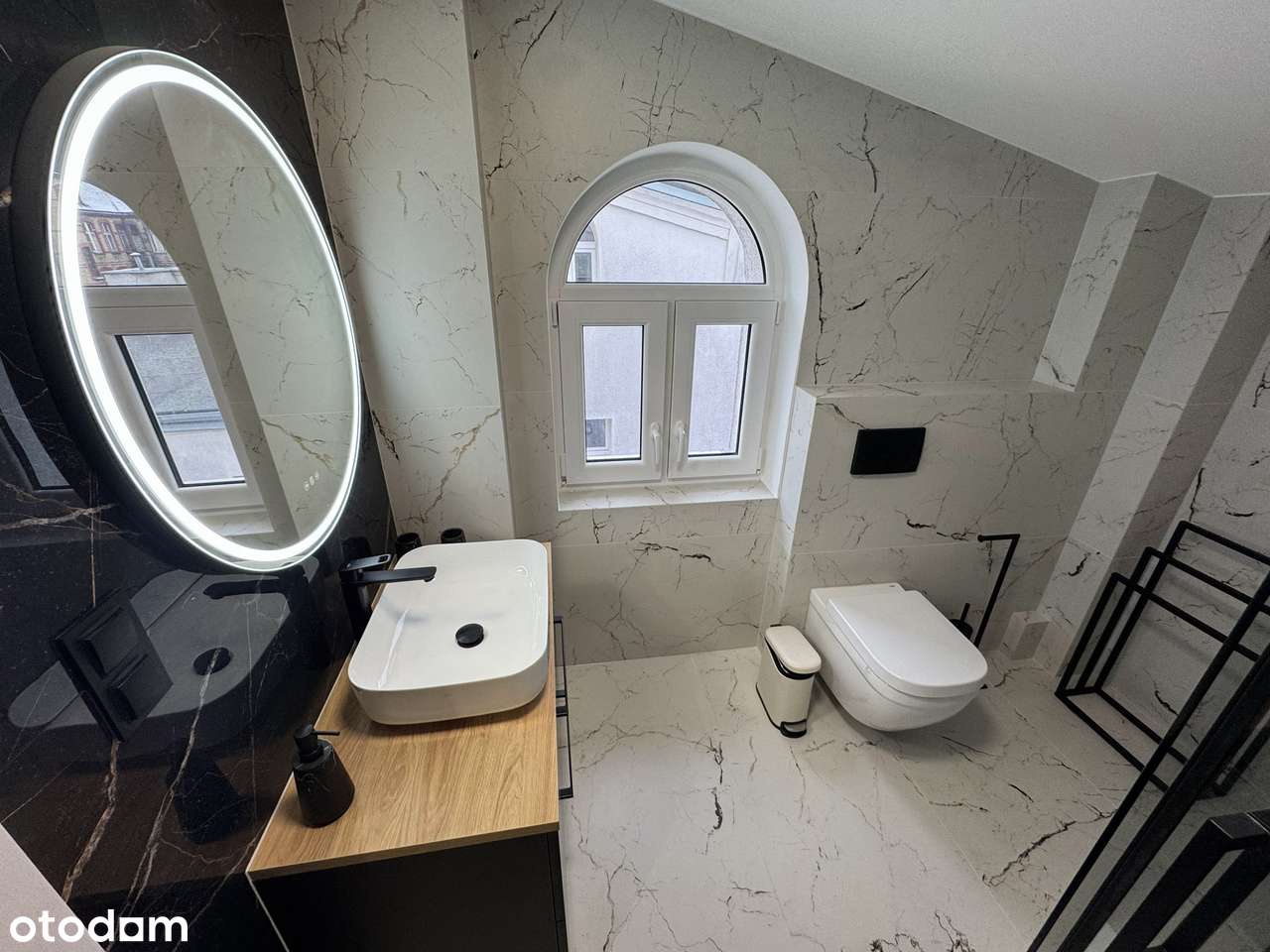 Poddasze -Nietuzinkowe mieszkanie 150 m od Starego Rynku, po remoncie!-13