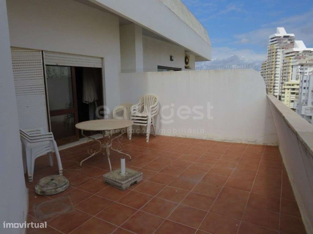 Apartamento T2 com terraço localizado na Vila de Armação de Pêra - Grande imagem: 5/26