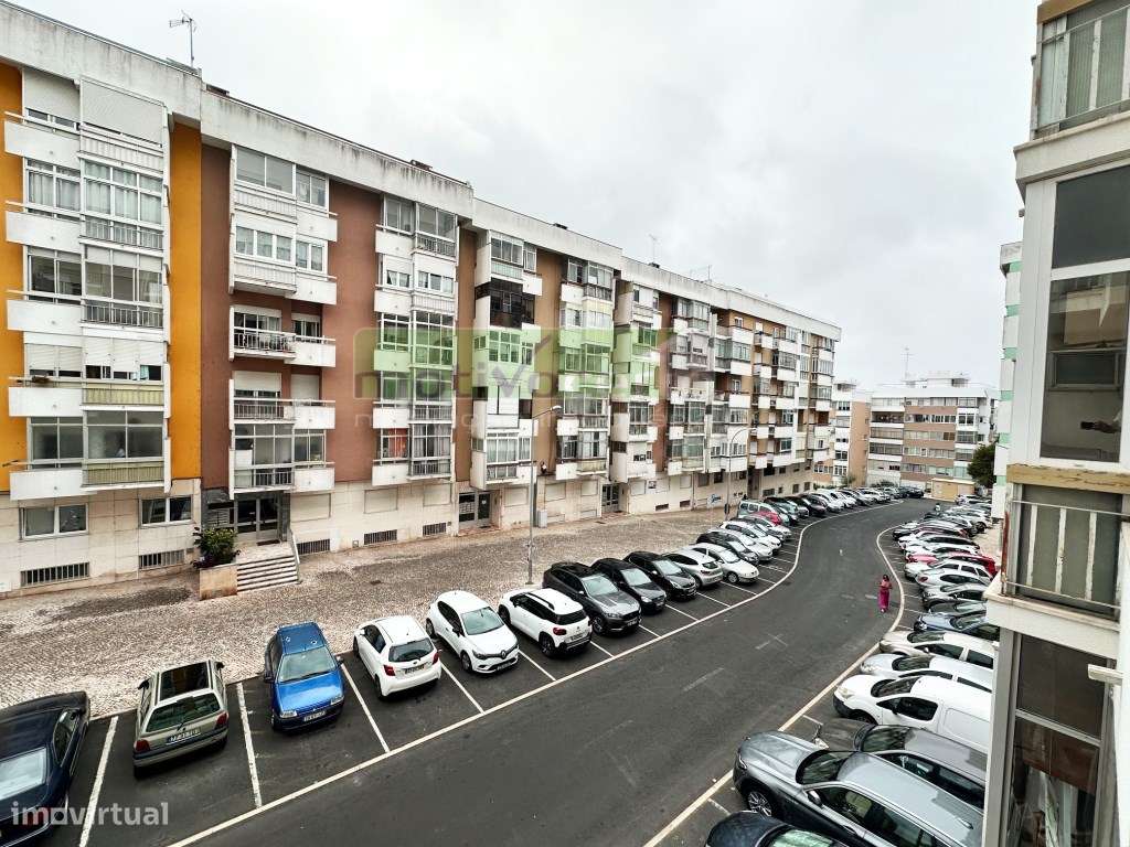 Apartamento T2 em remodelação total, na Figueirinha, Oeiras-11