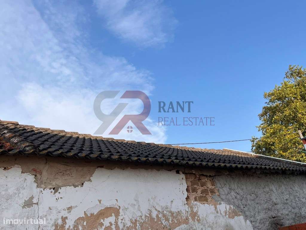 Moradia T2 para Recuperar em Caldas da Rainha-14