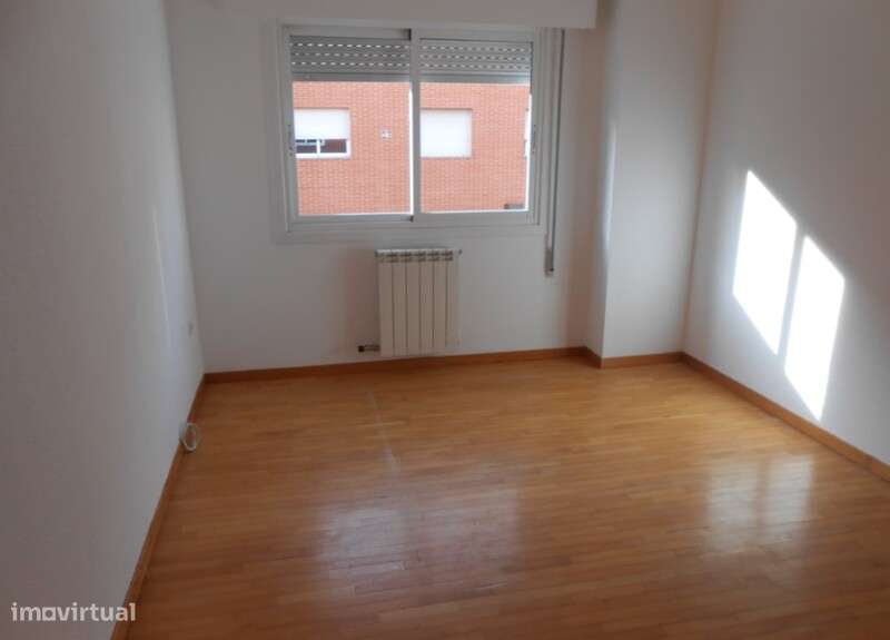 T3 com Suite, Estacionamento e Arrecadação – Urbanização Fonte da Prat - Grande imagem: 4/9