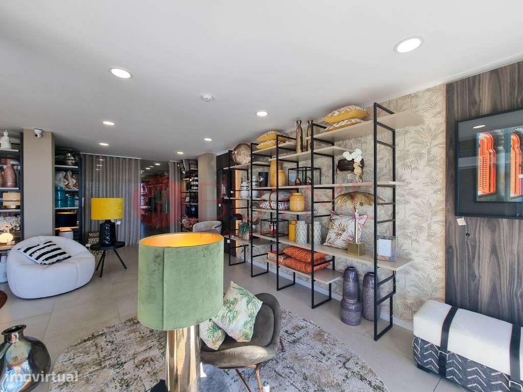 Loja de Prestígio à Venda no Centro de Quarteira, Frente Mar - Grande imagem: 4/16