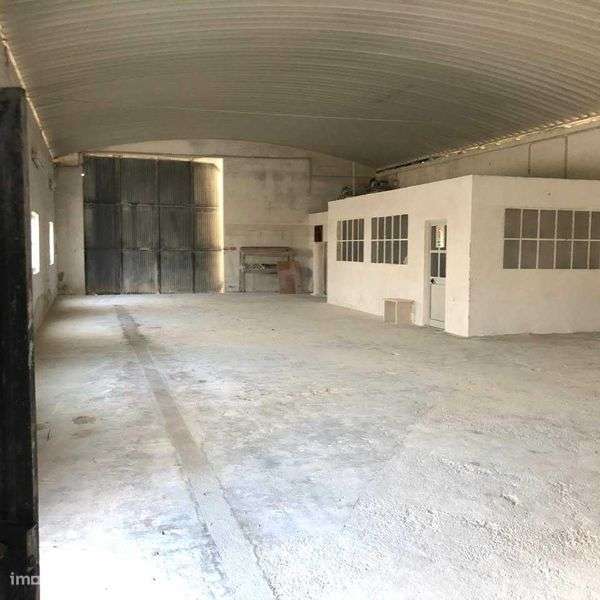 Alugo area de 350 m2, com armazém de 200m2 e mais 150 de logradouro - Grande imagem: 4/11